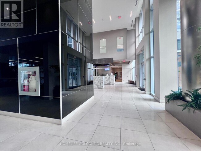 Building Photo - 9608-9608 Yonge St
