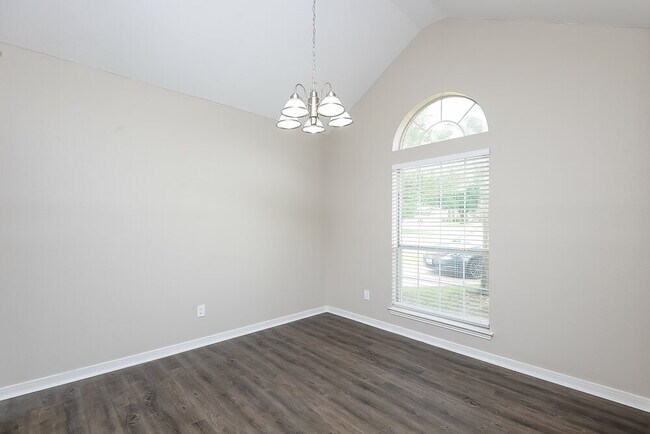 Foto del edificio - 611 Inglewood Ct