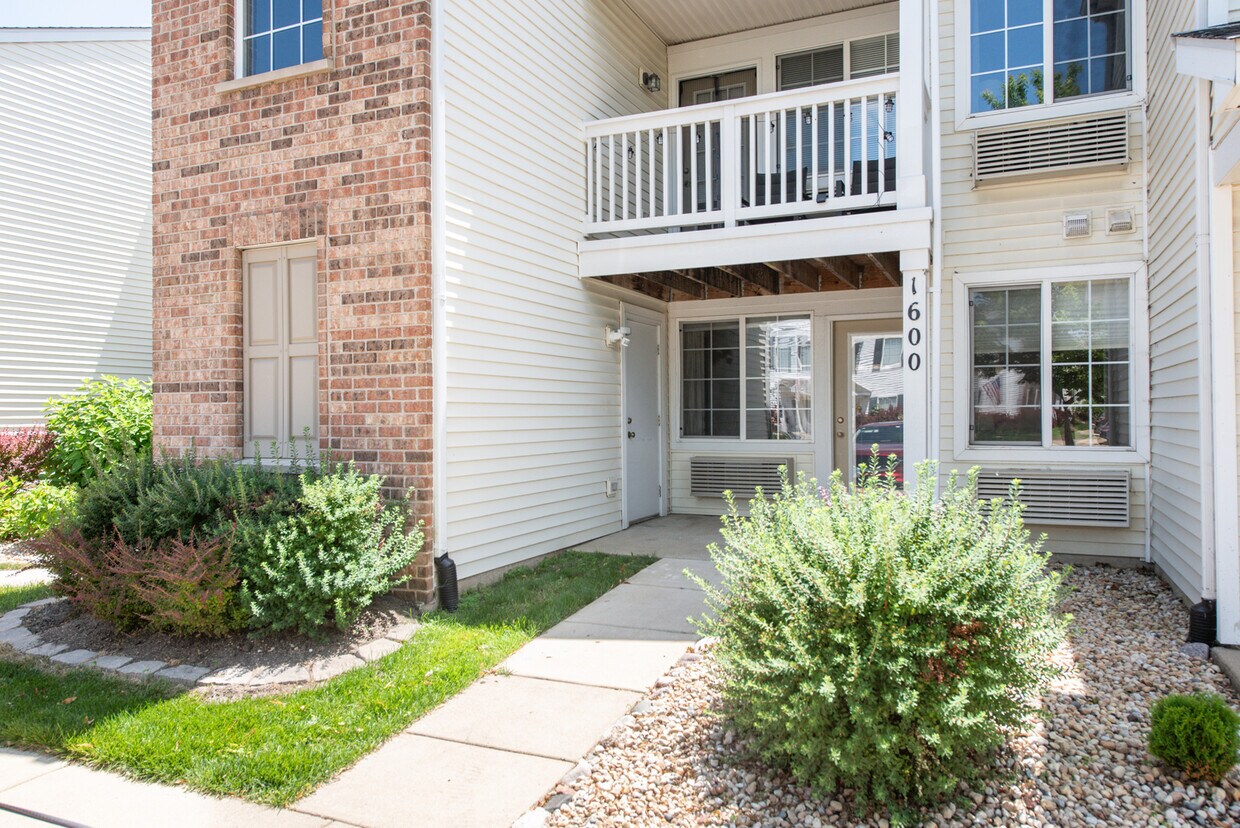 Foto principal - 1600 McClure Rd