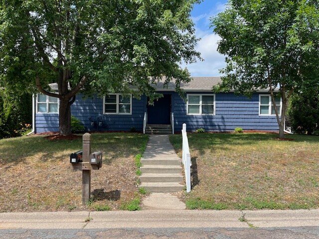 Foto principal - 77 Logan Ave W
