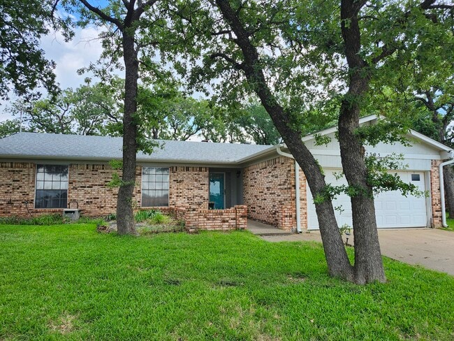 Building Photo - 2305 Stockbridge Ct