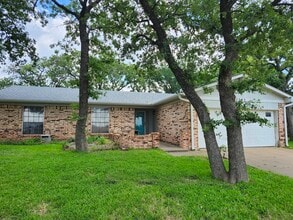 Building Photo - 2305 Stockbridge Ct