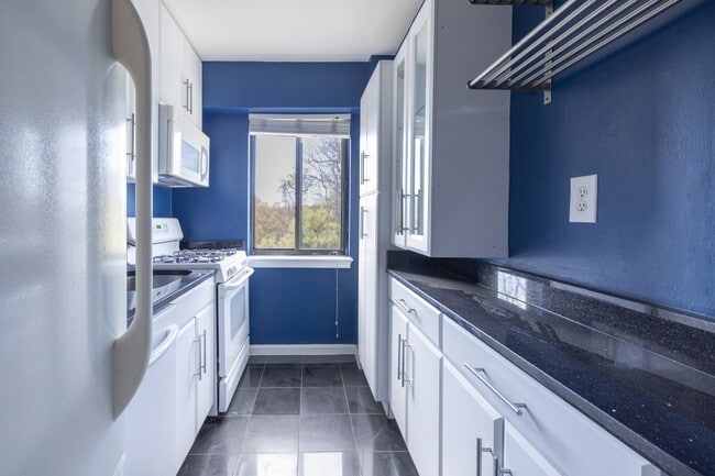 Foto del edificio - 3901 Tunlaw Rd NW