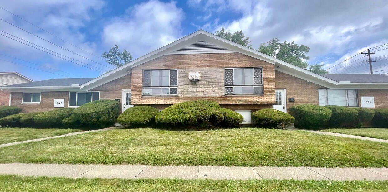 Primary Photo - 3327 Roosevelt Boulevard Multi Unit
