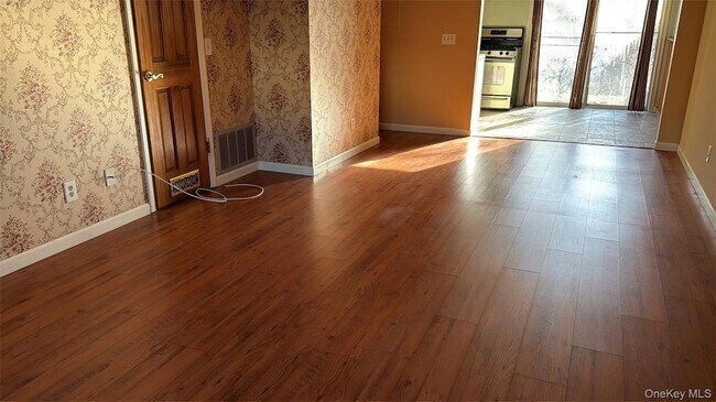 Foto del edificio - 276 Temple Hill Rd