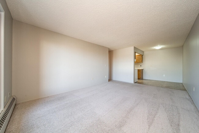 Building Photo - Ivory Arms