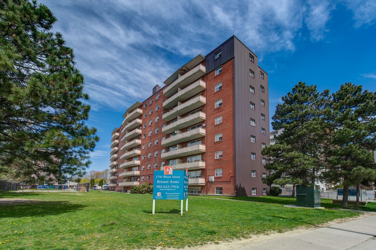 Bristol Arms Apartment Apartments 1745 Bloor St Mississauga, ON