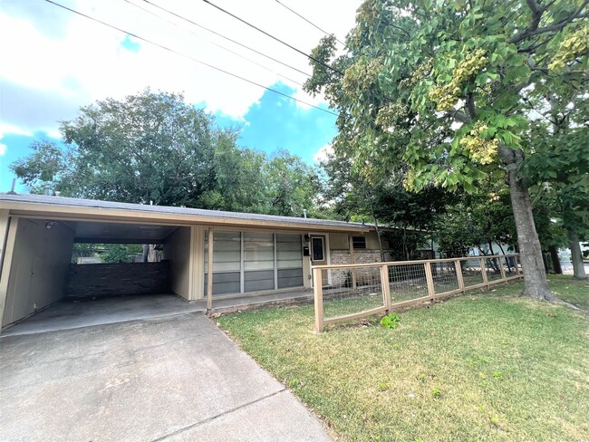Foto del edificio - Quaint 2-bedroom Duplex in Rosedale