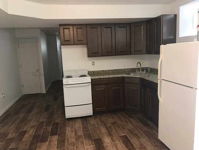 Kitchen - 126 Ashworth Ave