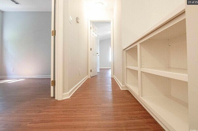 Foto del edificio - 5500 Bentgrass Dr