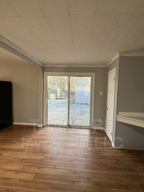 Building Photo - 9 Crescent Ct