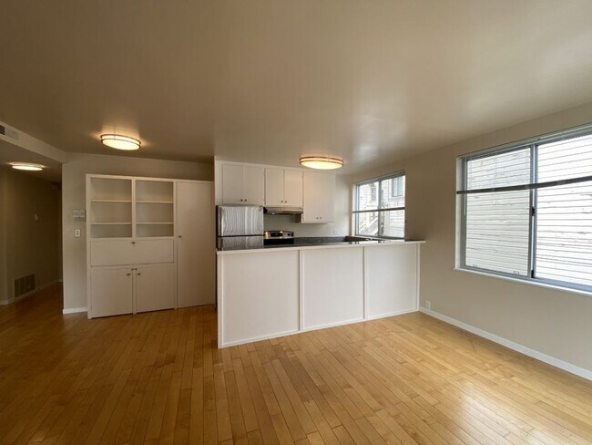 Building Photo - 1400 Clement St