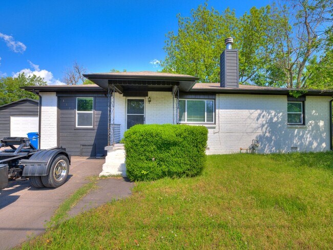 Foto del edificio - Great home, 4 bedrooms or 3+study, 1.5 bat...