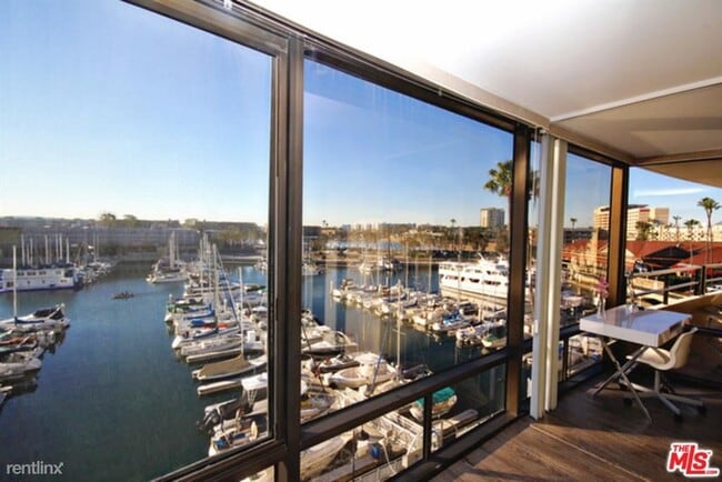 Building Photo - 4267 Marina City Dr