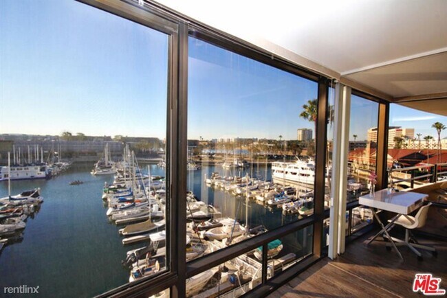 Foto del edificio - 4267 Marina City Dr