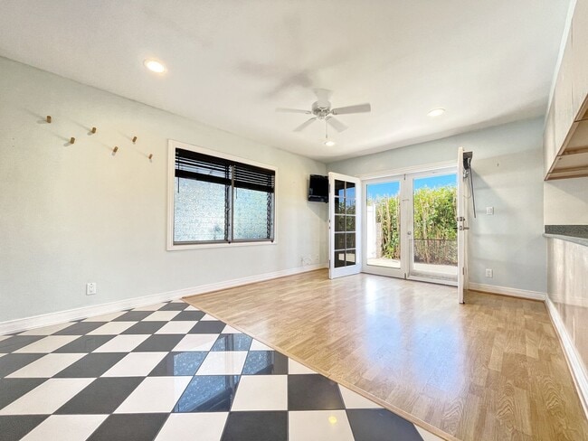 Foto del edificio - Dog Friendly 2/2 Kailua Duplex with one off-street parking!