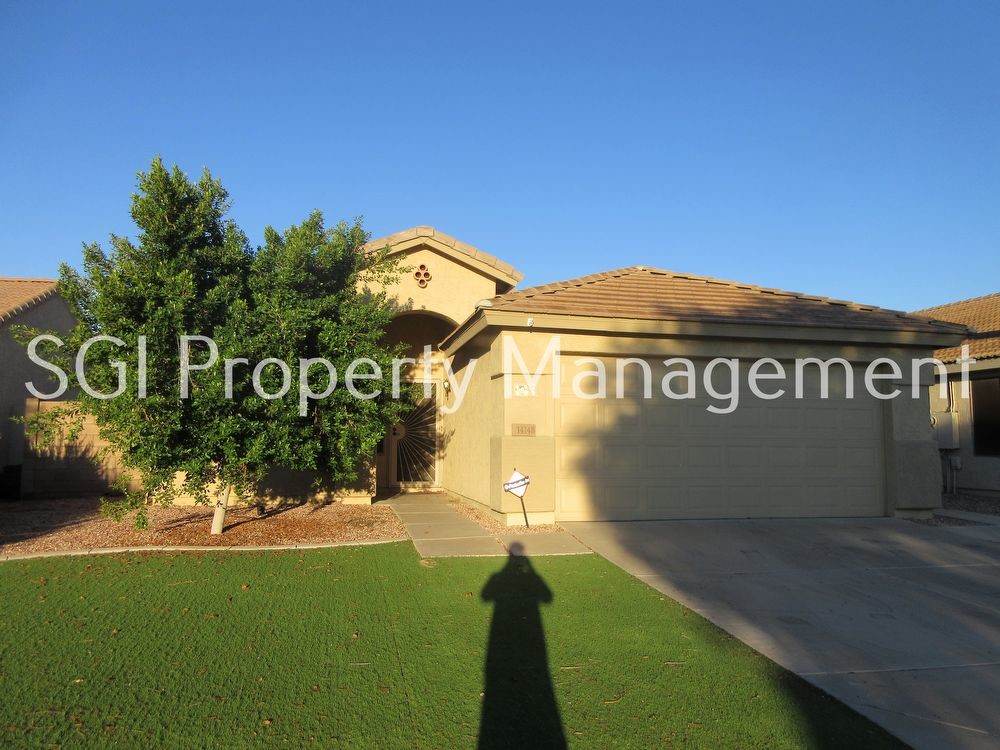 Primary Photo - FANTASTIC 3 BEDROOM HOME WITH PRIVATE POOL