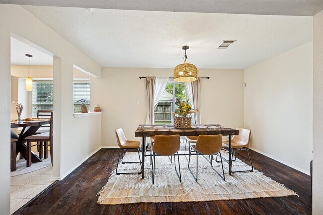 Building Photo - 8807 Sage Pl Dr