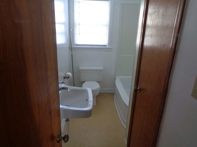 Building Photo - 337 S Grove St