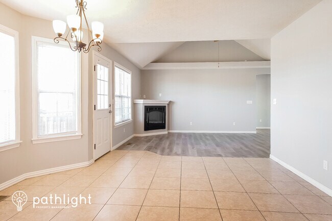 Foto del edificio - 332 West Grace Street, Republic, MO, 65738
