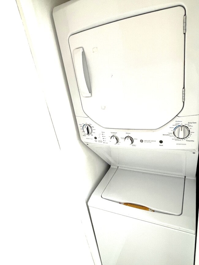 Building Photo - 628 S Pacific Coast Hwy