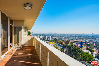 Building Photo - 8787 Shoreham Dr