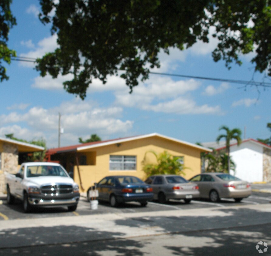 Building Photo - 904-916 SW 10th St
