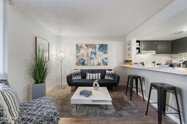 Building Photo - 1601 W Camelback Rd