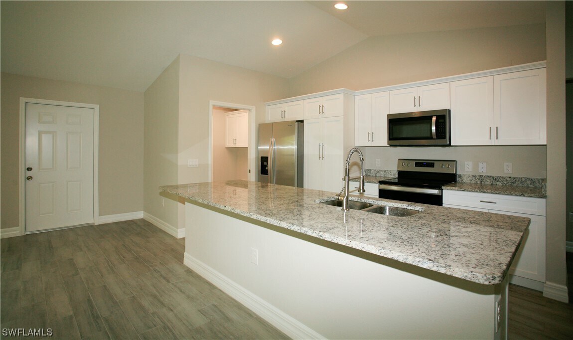 Foto principal - 8445 Coral Dr