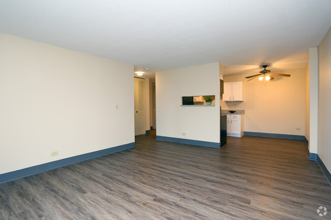 1BR, 1BA - Living Room - Cinnamon Lake Towers