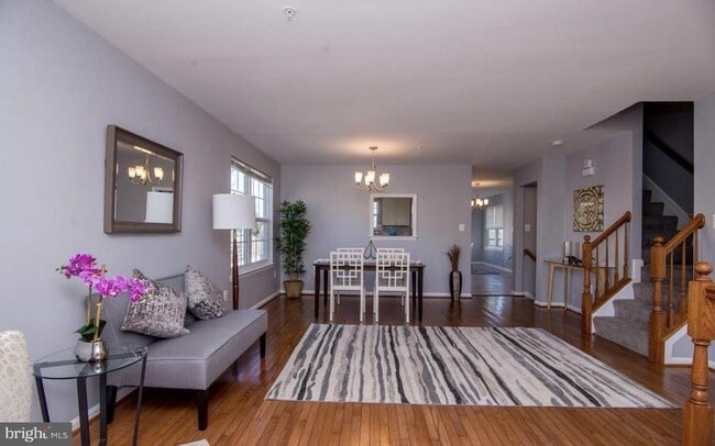 Foto del edificio - 8800 Community Square Ln