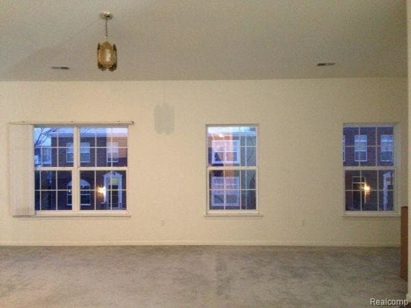 Building Photo - 14550 Vauxhall Dr
