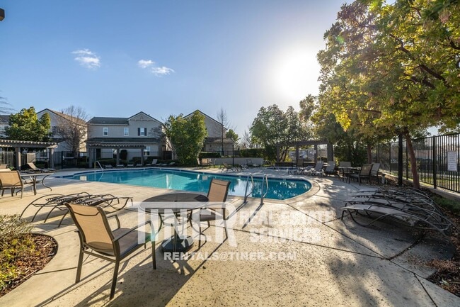 Building Photo - Beautiful Villemont Courtyard Home