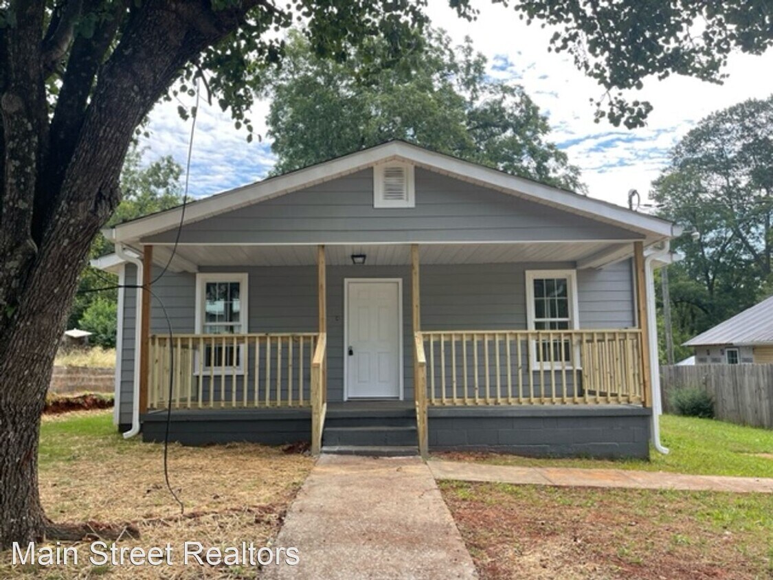 2 br, 1 bath House 142 N Broad St House Rental in Cedartown, GA