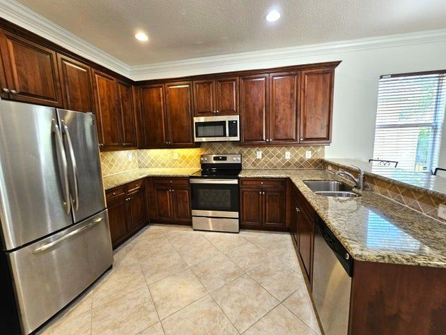 Foto principal - 7533 Topiary Ave