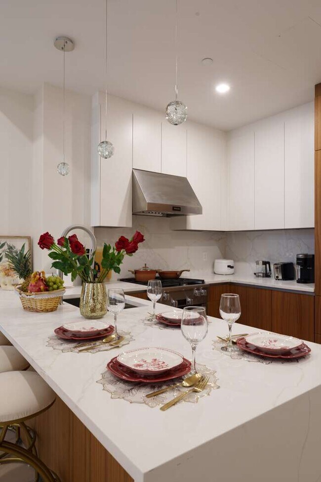 Building Photo - 35-32 Leavitt St