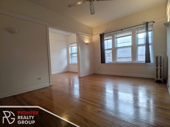 Foto del edificio - 822 W Waveland Ave