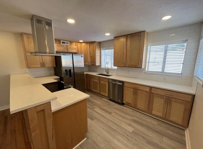 Foto del edificio - 3012 N Lee Ave