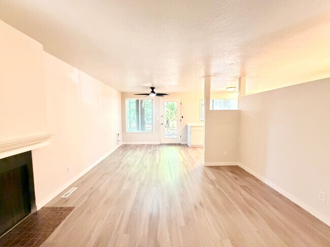 Foto del edificio - 6951-6957 Montauk Circle