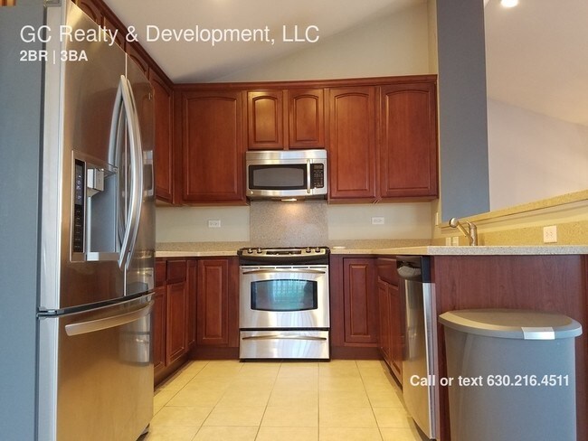 Building Photo - 1002 Reserve Dr