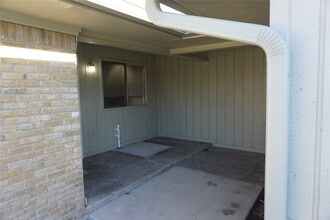 Building Photo - 1915 Normal Park Dr