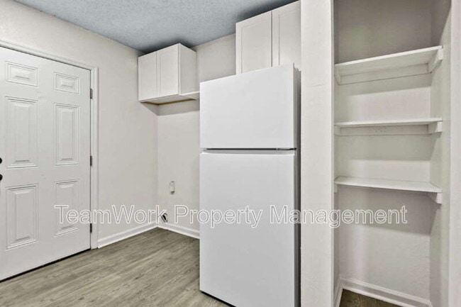 Building Photo - 3027 Azalea Dr