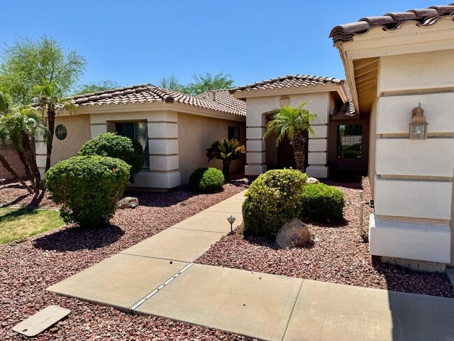 Building Photo - Grand 5 Bedroom, 3.5 Bathroom Home in Litc...
