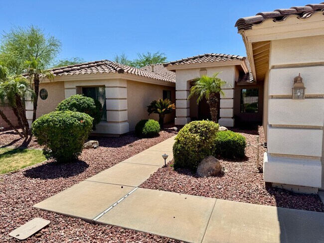 Foto del edificio - Grand 5 Bedroom, 3.5 Bathroom Home in Litc...