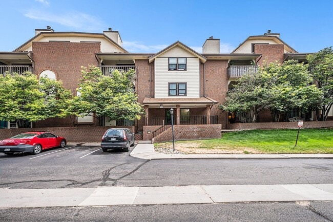 Building Photo - 13950 E Oxford Pl