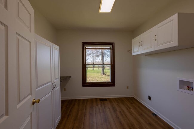 Building Photo - 3 br, 2.5 bath House - 2006 Greyling Drive