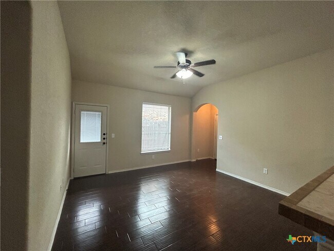Building Photo - 716 Creekside Cir