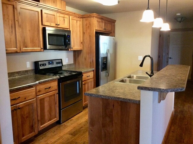 Building Photo - Duplex in South Heart