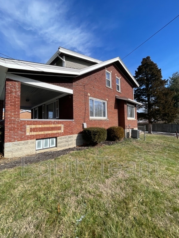 9138 Kenwood Rd, Cincinnati, OH 45242 House Rental in Cincinnati, OH