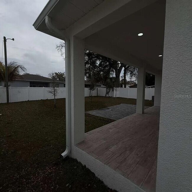 Foto del edificio - 13277 Center Ave